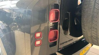 Land Rover Defender 3.0 D300 Hard Top X-Dynamic HSE Auto