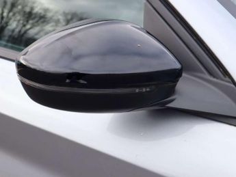 Peugeot 208 1.2 PureTech 100 Active Premium + 5dr EAT8