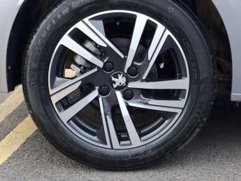 Peugeot 208 1.2 PureTech 100 Active Premium + 5dr EAT8