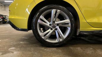 Volkswagen Golf 1.5 eTSI 150 R-Line 5dr DSG