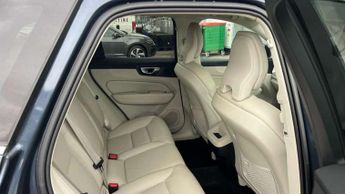 Volvo XC60 2.0 B4D Momentum 5dr AWD Geartronic