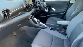 Toyota Yaris 1.5 Hybrid Design 5dr CVT