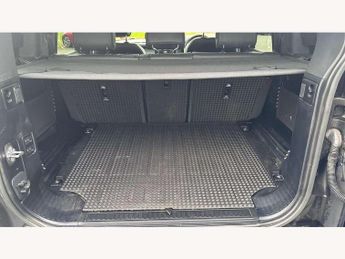 Land Rover Defender 3.0 D250 HSE 110 5dr Auto [6 Seat]