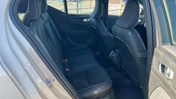 Volvo XC40 2.0 B4P Plus Dark 5dr Auto