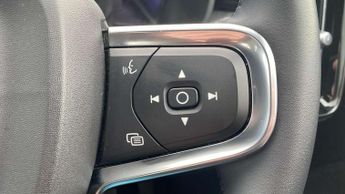 Volvo XC40 2.0 B3P Plus Dark 5dr Auto