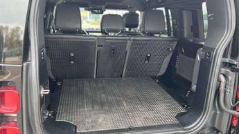 Land Rover Defender 3.0 D300 X-Dynamic HSE 110 5dr Auto