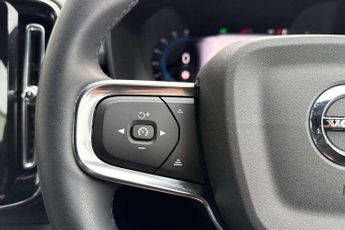 Volvo XC40 2.0 B3P Plus Dark 5dr Auto