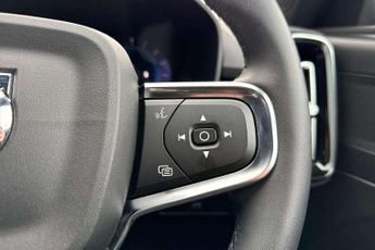 Volvo XC40 2.0 B3P Plus Dark 5dr Auto