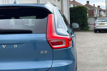 Volvo XC40 2.0 B3P Plus Dark 5dr Auto