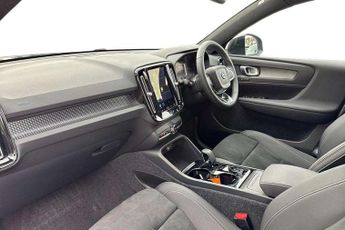 Volvo XC40 2.0 B3P Plus Dark 5dr Auto