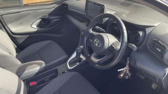 Toyota Yaris 1.5 Hybrid Design 5dr CVT