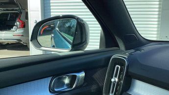 Volvo XC40 2.0 B3P Plus Dark 5dr Auto