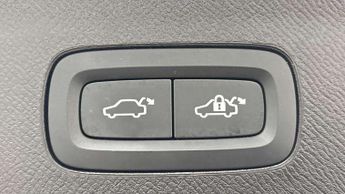 Volvo XC90 2.0 B5P Plus Dark 5dr AWD Geartronic