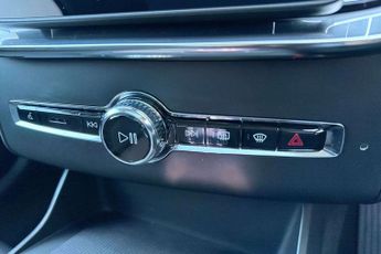 Volvo XC90 2.0 B5P Plus Dark 5dr AWD Geartronic