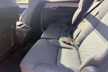 Volvo XC90 2.0 B5P Plus Dark 5dr AWD Geartronic