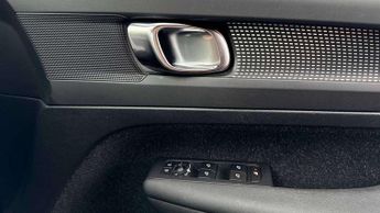 Volvo XC40 2.0 B4P R DESIGN 5dr Auto