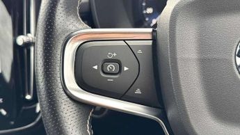 Volvo XC40 2.0 B4P R DESIGN 5dr Auto
