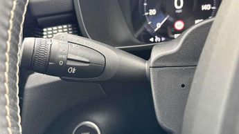 Volvo XC40 2.0 B4P R DESIGN 5dr Auto