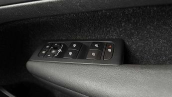 Volvo XC40 2.0 B4P R DESIGN 5dr Auto