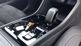 Volvo XC40 2.0 B4P Plus Black Edition 5dr Auto