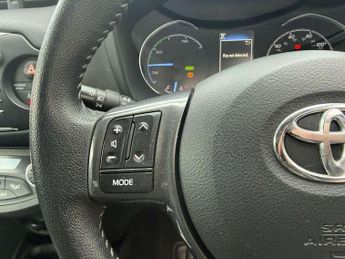 Toyota Yaris 1.5 Hybrid Y20 5dr CVT [Bi-tone]