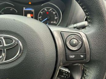 Toyota Yaris 1.5 Hybrid Y20 5dr CVT [Bi-tone]