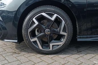 Volkswagen Golf 1.5 eTSI 150 R-Line 5dr DSG