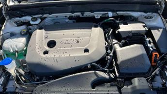 Volvo XC40 2.0 B3P Plus Dark 5dr Auto