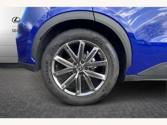 Lexus Lbx 1.5 Premium Plus 5dr E-CVT