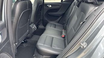 Volvo XC40 2.0 T4 Momentum Pro 5dr AWD Geartronic