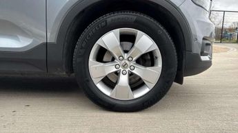 Volvo XC40 2.0 T4 Momentum Pro 5dr AWD Geartronic