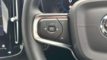 Volvo XC40 2.0 B3P Plus Dark 5dr Auto