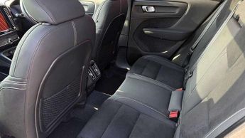 Volvo XC40 2.0 B3P Ultimate Dark 5dr Auto