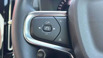 Volvo XC40 2.0 B3P Ultimate Dark 5dr Auto