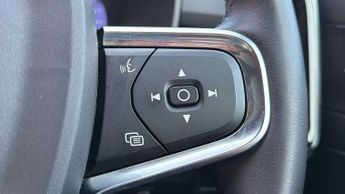 Volvo XC40 2.0 B3P Ultimate Dark 5dr Auto