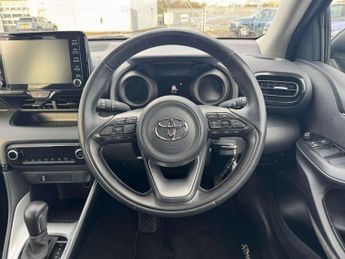 Toyota Yaris 1.5 Hybrid Design 5dr CVT