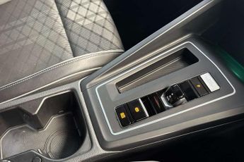 Volkswagen Golf 1.5 eTSI R-Line 5dr DSG