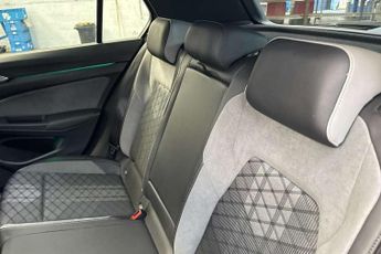 Volkswagen Golf 1.5 eTSI R-Line 5dr DSG