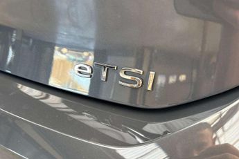 Volkswagen Golf 1.5 eTSI R-Line 5dr DSG