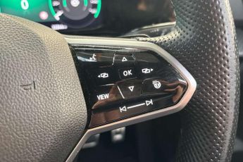 Volkswagen Golf 1.5 eTSI R-Line 5dr DSG