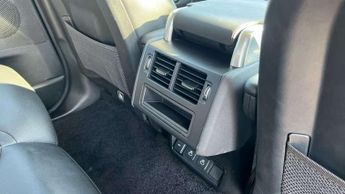 Land Rover Discovery 3.0 D300 S 5dr Auto