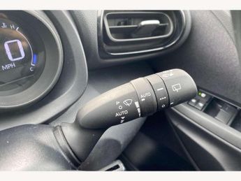 Toyota Yaris 1.5 Hybrid Design 5dr CVT