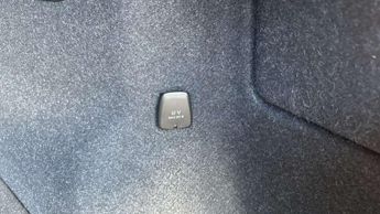 Volvo XC40 2.0 B4P Ultimate Dark 5dr Auto