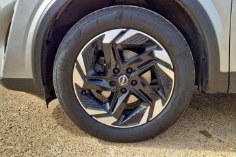 Nissan Qashqai 1.3 DiG-T MH 158 N-Connecta 5dr Xtronic