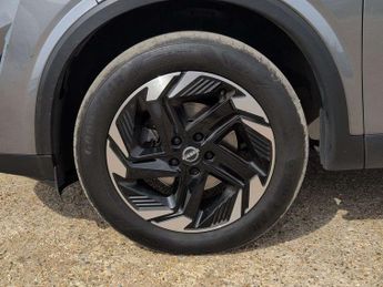 Nissan Qashqai 1.3 DiG-T MH 158 N-Connecta 5dr Xtronic