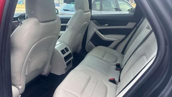 Jaguar F-Pace 2.0 D200 R-Dynamic HSE 5dr Auto AWD