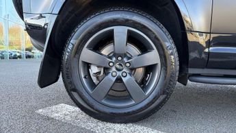 Land Rover Defender 3.0 D300 X-Dynamic HSE 90 3dr Auto