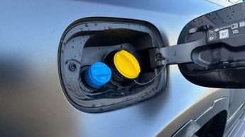 Land Rover Defender 3.0 D300 X-Dynamic HSE 90 3dr Auto