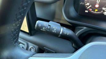 Land Rover Defender 3.0 D300 X-Dynamic HSE 90 3dr Auto