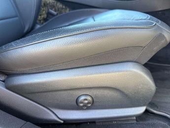 Mercedes-Benz E-Class E220d AMG Line Edition Premium 4dr 9G-Tronic